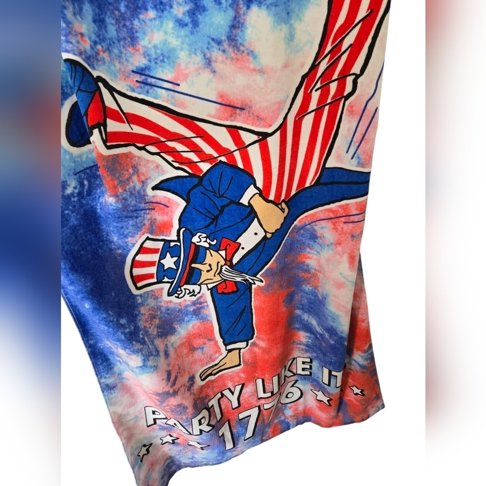 NWOT Patriotic Tie-Dye Beach Towel - Picture 2 of 3